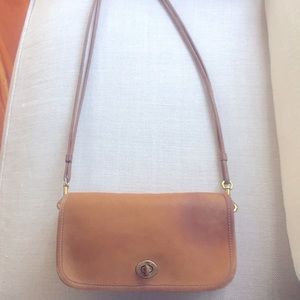 Vintage Authentic Coach shoulder bag.